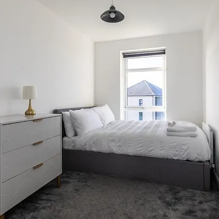 Lane End - Bright & Spacious 2-bed Flat With Balcony & Parking 아파트 브리스틀