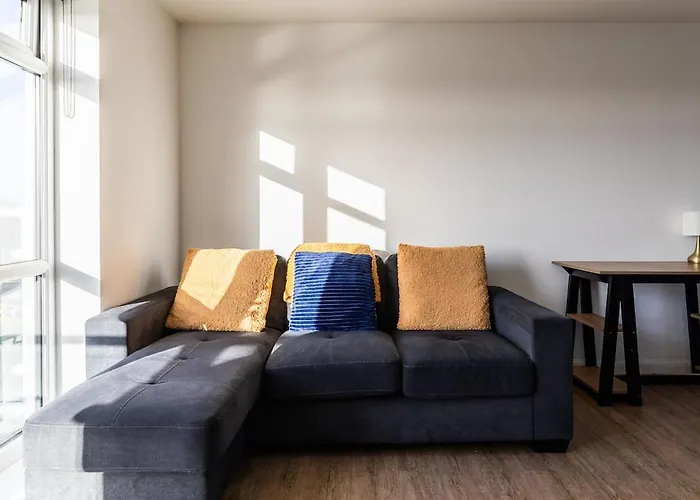 Lane End - Bright & Spacious 2-bed Flat With Balcony & Parking 아파트 브리스틀