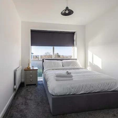 Apartament Lane End - Bright & Spacious 2-bed Flat With Balcony & Parking