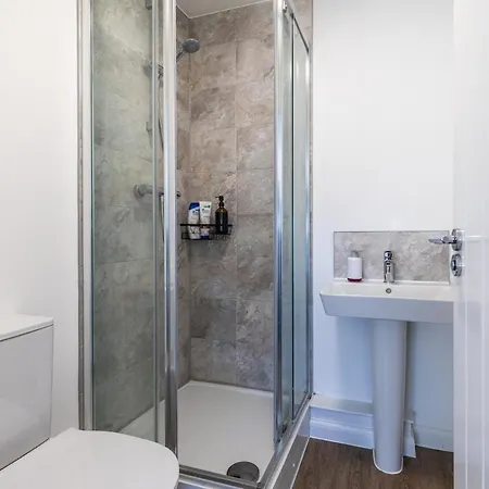 Apartamento Lane End - Bright & Spacious 2-bed Flat With Balcony & Parking Bristol