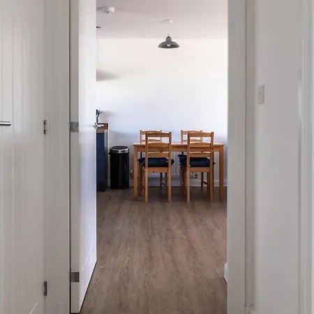 Apartamento Lane End - Bright & Spacious 2-bed Flat With Balcony & Parking *