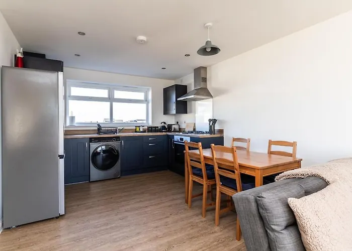 Apartament Lane End - Bright & Spacious 2-bed Flat With Balcony & Parking *