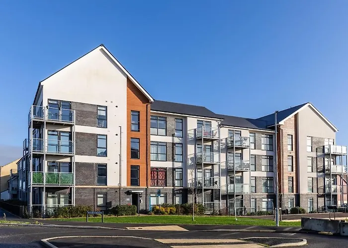 Apartament Lane End - Bright & Spacious 2-bed Flat With Balcony & Parking Bristol