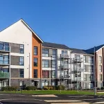 Апартаменти Lane End - Bright & Spacious 2-bed Flat With Balcony & Parking Бристоль
